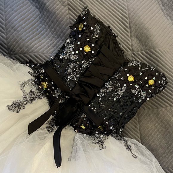 Prom dress 00 - Picture 5 of 9